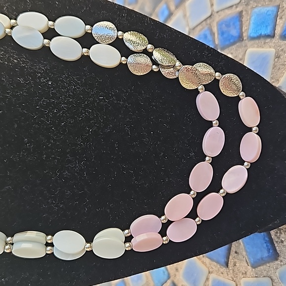 Mother of Pearl Beads Necklace Double Strand Silver Tone Chain White/Pink W OS - Picture 3 of 4
